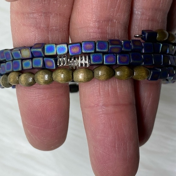 Iridescent Peacock & Wood Memory Wire Wrap Bracelet - Handmade Boho - Picture 3 of 15